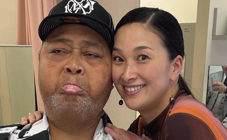 術後に元気な様子を見せる小錦さん夫婦