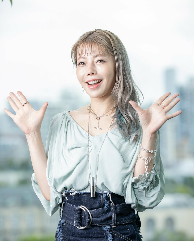 HGさんの「フォー!」のポーズをとってくれた杏奈さん