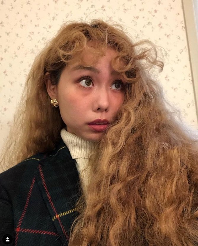 pecoさんのふんわりとしたブロンドヘアはファンの間でも大人気