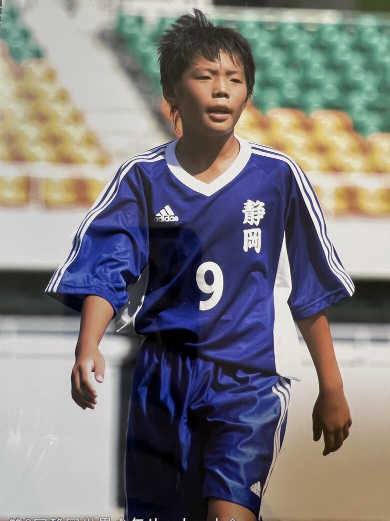 「昔からDFでした」プロを目指し始めた少年時代の鈴木準弥選手