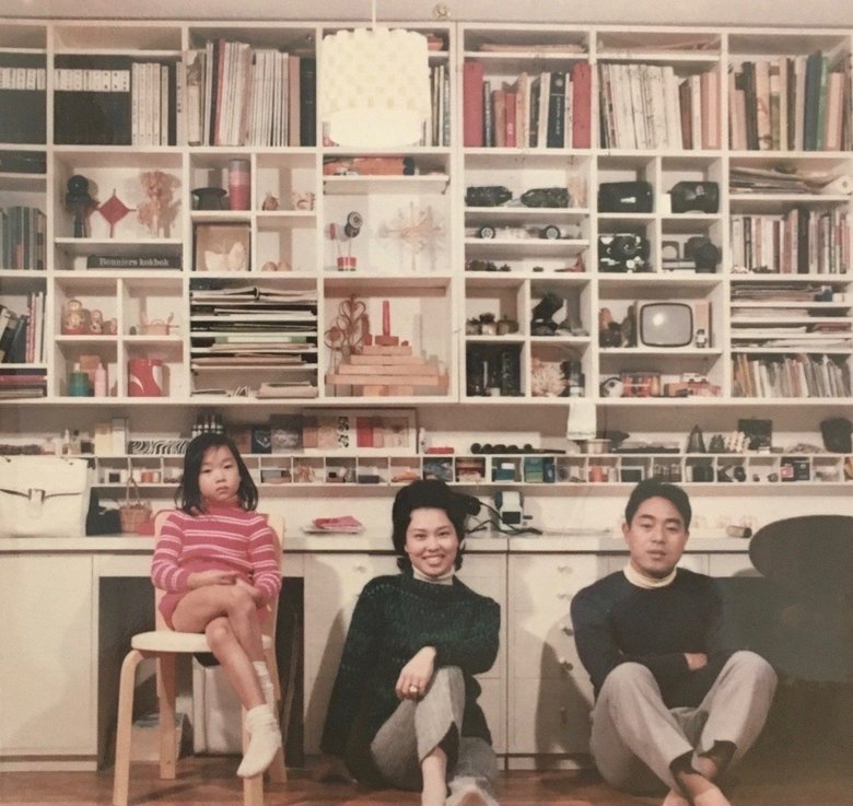 自宅にて。小学生の頃の川上さんとご両親