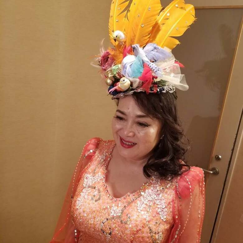 2020年11月に東京キューバンボーイズのコンサートにゲスト出演したときの衣装。帽子が素敵！