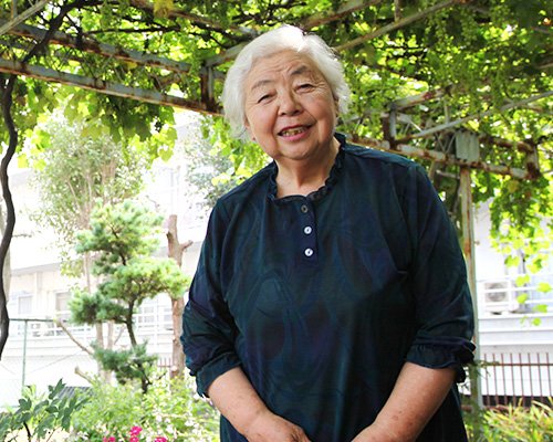 園芸が趣味というミゾイキクコさん。取材で訪れた日はミゾイさんが育てた花が咲き乱れていました。