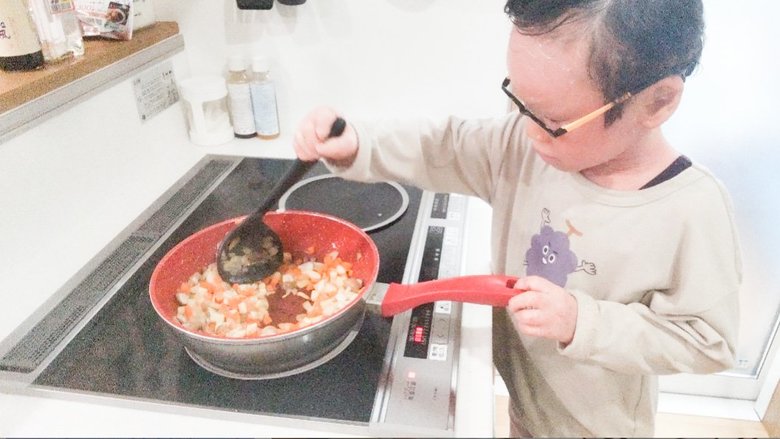 台所に立つこともある賀久くん