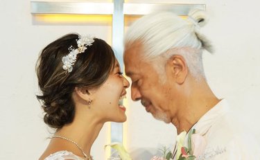 ≪35歳差夫婦≫19歳女性が恋した相手は54歳の副校長「自分はええけど申し訳ない」夫の気持ちを覆して家族になるまで