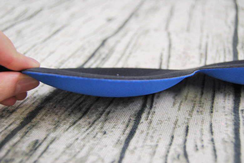 ダイソーのおすすめ商品「立体型クッションアイマスク」の実物画像