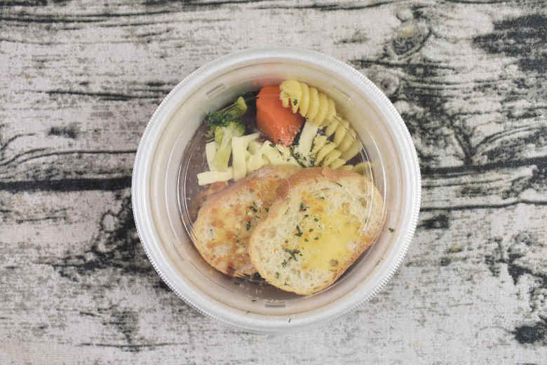 ファミマのおすすめランチ「オニオングラタンスープ」の実物画像