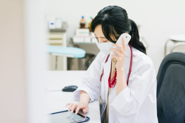 大学病院の勤務体制にも疑問を投げかけるあおさん（イメージ）