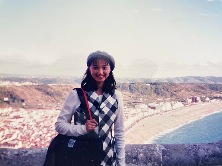 キュートすぎる！ミステリーハンターとして初のロケ地、ポルトガルで初々しい笑顔の望月さん