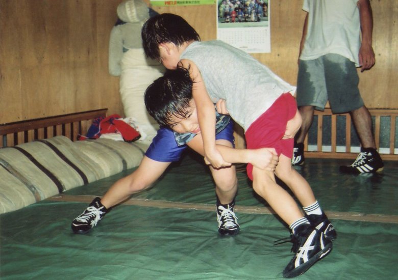 幼少期から厳しい練習に打ち込み、のちに世界舞台で活躍できる力を養った