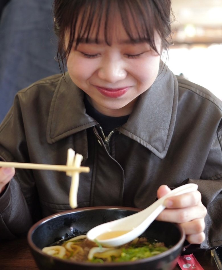 千恵さんと何度も通ったお店で、安武さんがはなさんと16年ぶりに食べたという糸島のうどん