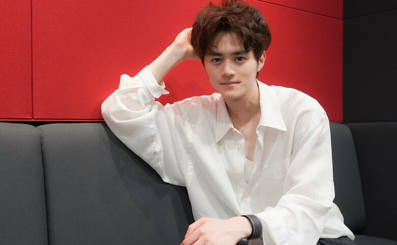 「秘密めいた子だと気になって見ちゃうかも」と鈴鹿さん