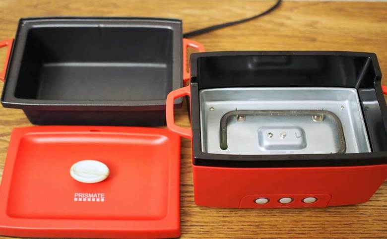 ▲フタ、鍋、本体に分かれており、鍋は鶏むね肉300gがぴったり入る