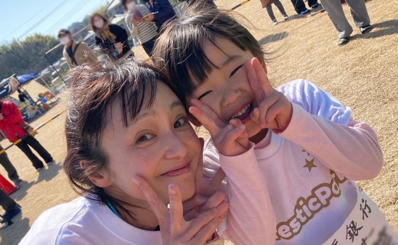 2023年、愛媛県・上島町で開催された「ゆめしま海道いきなマラソン」に家族3人でゲストランナー参加したときのワンショット
