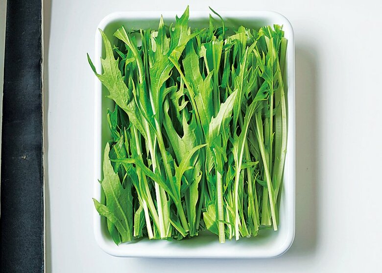 水菜をエリンギと同じ 長さに切る