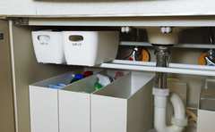 洗面所周りがスッキリ！つっぱり棒テクと意外なケース使い「発想の転換がスゴい！」