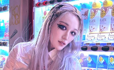 Lisa13「障害を売りにするな」義手ギタリストがネットで叩かれても発信