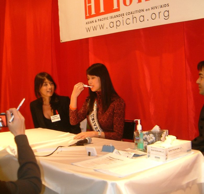 森さんはHIV検査の啓発活動の一環として多くのマスコミの前でみずから検査を受けたのだそう