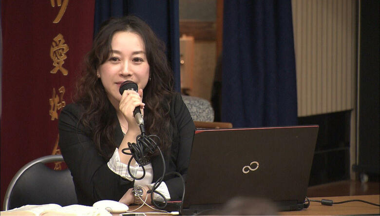 各地で弁護士として講演を行う平松さん