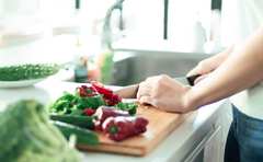 重盛さんのお友達・希帆さんが作るどんぶり料理に「深夜の飯テロだ!!」