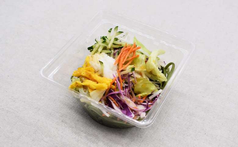 ローソンのおすすめサラダ「とろろ芋と野菜のほうれんそう麺サラダ」の実食画像