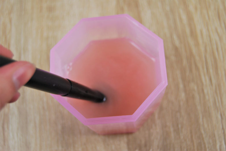 ダイソーのおすすめ商品「メイクブラシクリーナー」の商品画像2