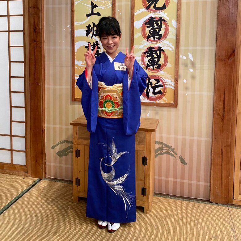 台湾のテレビ番組で日本舞踊と沖縄の三線を披露した際の1枚