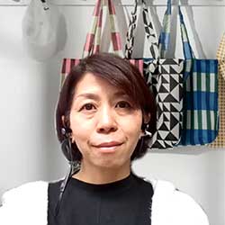 2006年入社。イケア・ジャパン、サービスオフィス、セリング部門所属。コアエリアマネージャーとしてイケア商品の販売戦略を立てる。10歳と7歳のお子さんの育児と仕事を両立。