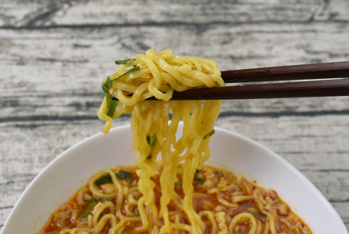 セブンイレブンのおすすめラーメン「鬼旨辛スープのかき玉ラーメン」のパッケージ画像