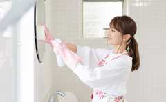 掃除＆汚れ落としのプロが登場！ 油汚れと水垢を簡単に洗い落とせる“スポンジ活用術”