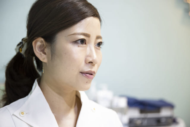 インタビューに応える倉内夕さん