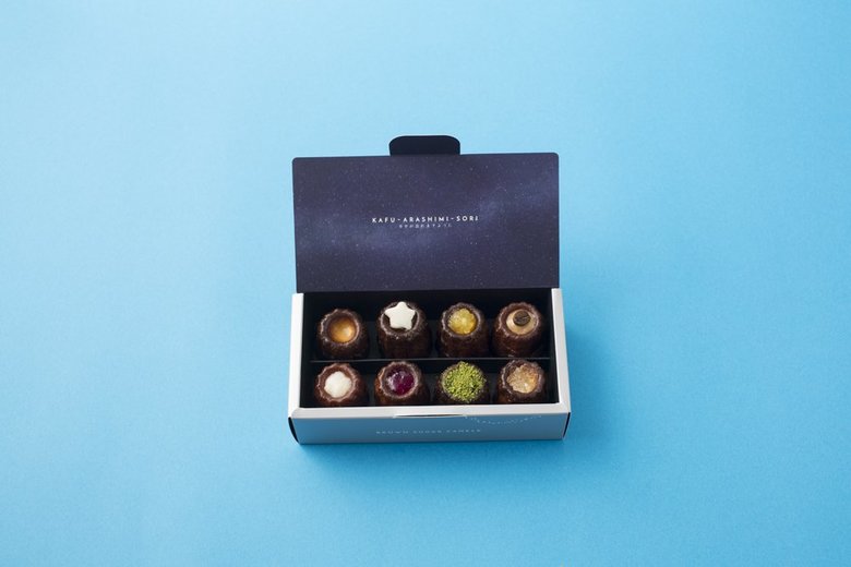 黒糖カヌレ／ほうき星