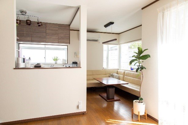 ダイニングチェアをソファタイプに一新しガラリとイメージチェンジ