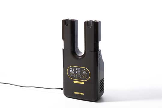 ▲カラーはホワイト、ブルー、ブラウンの3色が揃う。コード長は約2.0m。玄関周りにコンセントがない場合は延長コードを用意しよう。