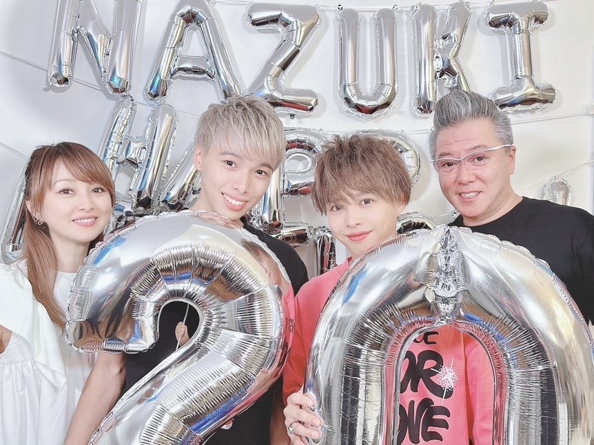 次男・名月さんの20歳の誕生日に家族で記念撮影