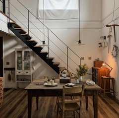 30代共働き夫婦が手にした理想の家「まるで古道具に囲まれたカフェ」