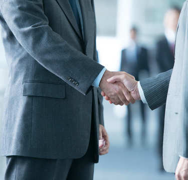 取引先の友情は芽生える!?営業職の悩みに答えた先輩社員のテクニック