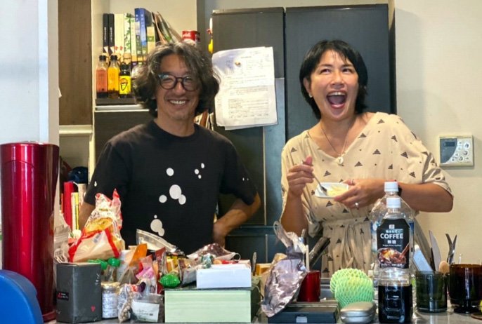 夫の稲葉功次郎さんと奥山佳恵さん