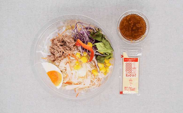 ファミマのおすすめサラダ「まぜて食べる! パリパリ麺サラダ」の実食画像