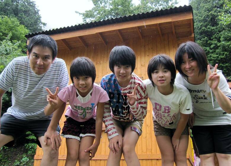 2013年に家族でキャンプに行ったときの様子（真ん中が美宇さん）