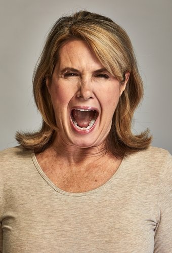 ライター：木村 百
情報誌の編集者として激務をこなした後、フリーライターに。2人の子どもの育児ストレスでイライラしつつも、日々の自分磨きは欠かせないアラフォーです。実母も姑も近所で暮らしているため、いまも未来も不安は尽きず。毎晩のお酒だけがパワーの源。