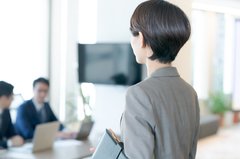 「飲み会のひと言が原因で解雇に」発達障害の人に立ちはだかる生きづらさの壁