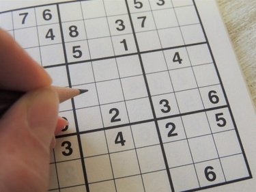 隙間時間に頭の体操！ナンプレやクロスワードパズルはハマりすぎ注意