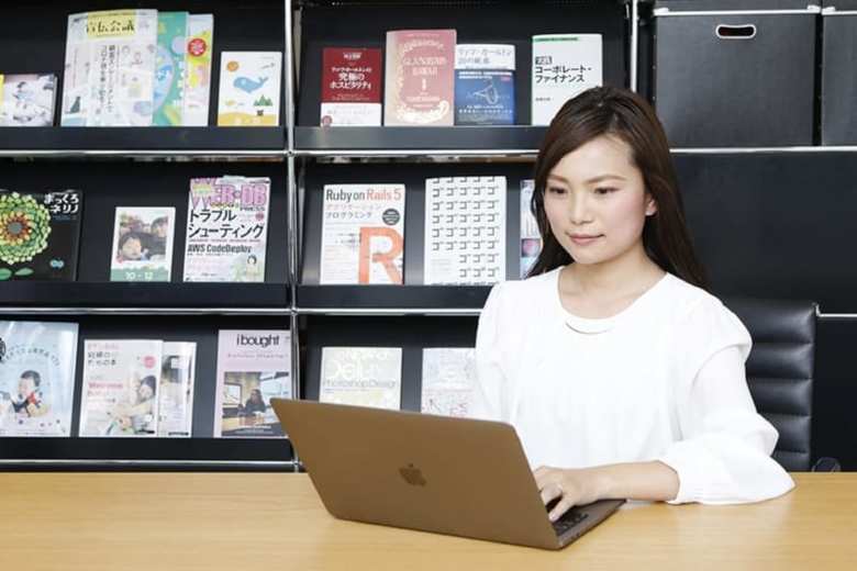 webデザイナーとして働く佐々木さん