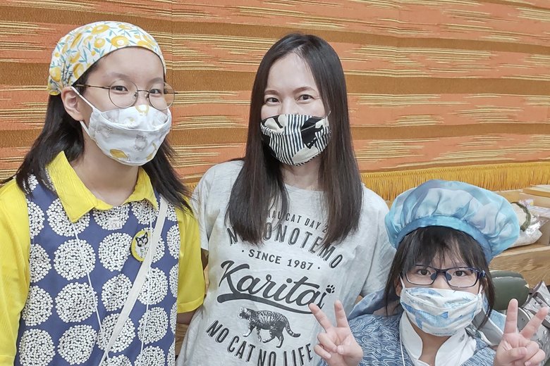 奏さんとお母さん、弟さんと。出店時は奏さんと弟さんが店に立ち、親は見守り係に徹するそう