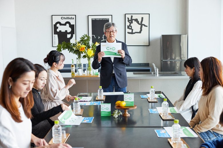 左から下嶋さん、黒川さん、伊藤さん、佐藤先生、佐藤さん、安澤さん