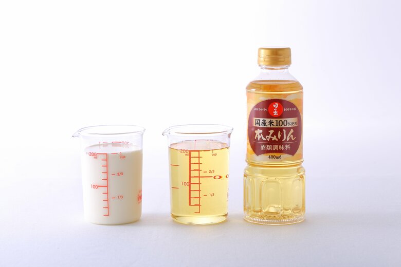 【「みりんキャラメル」（20個分）の材料】みりん200ml、生クリーム（動物性）200ml