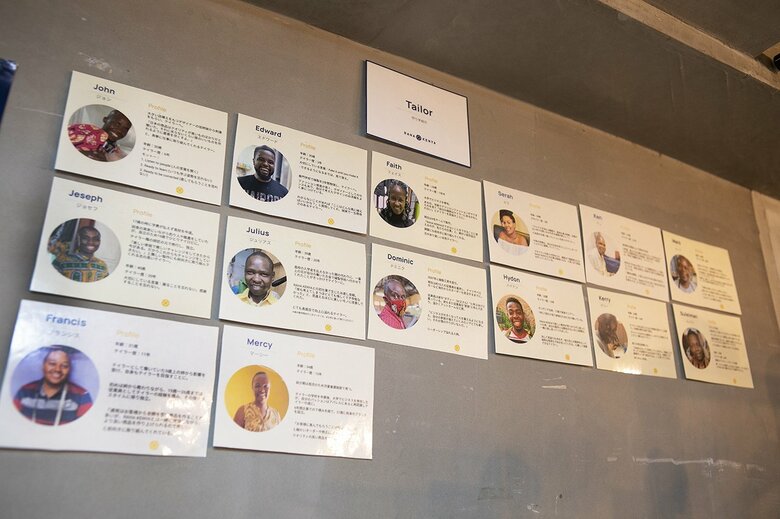 POPUPストアを日本で開いた際はテイラーたちの顔写真と略歴を掲示して紹介