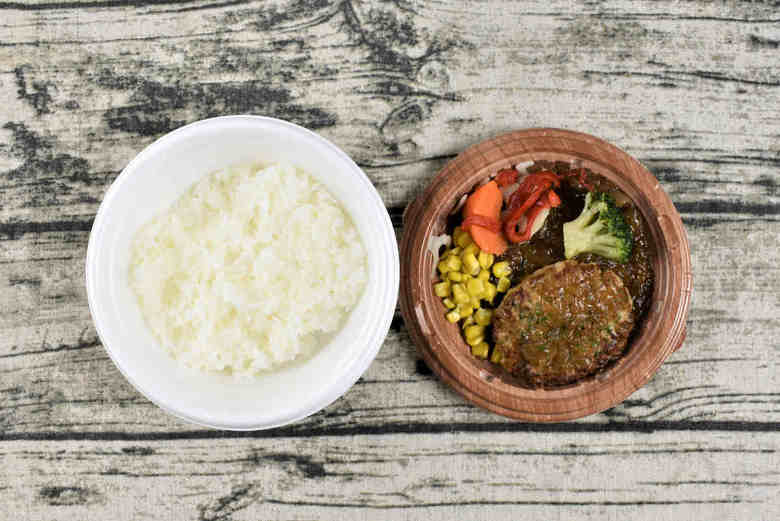 ファミマのおすすめメニュー「和風オニオンソースのハンバーグ丼」の実物画像