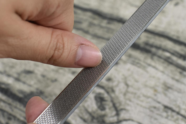 ダイソーのおすすめ商品「丈夫で長もち爪やすり」の実物画像